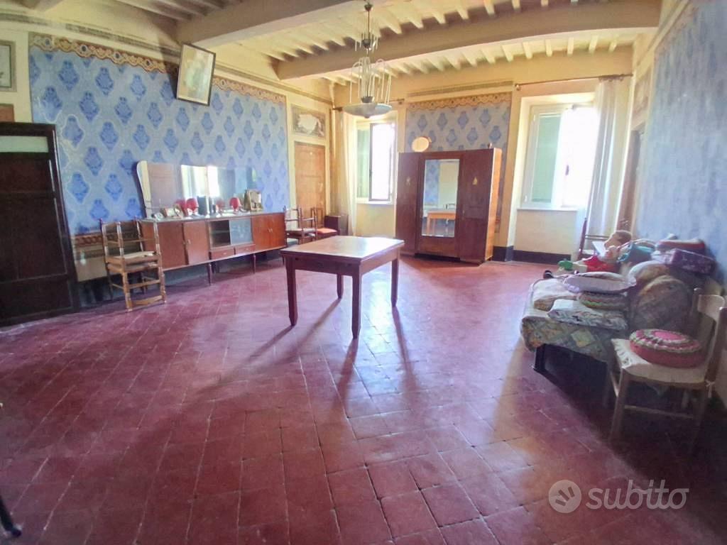 Casa indipendente di 279 m² con più di 5 locali a