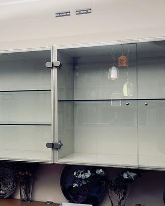 Vetrine pensili in legno bianco da esposizione