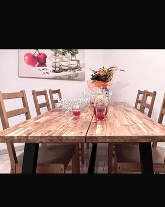 Tavolo in legno con 6 sedie 