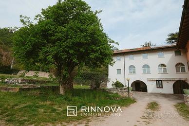 Localita' vela edificio con tre appartamenti