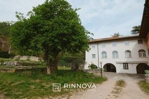 Localita' vela edificio con tre appartamenti