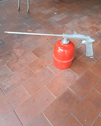 pistola erogatrice con serbatoio