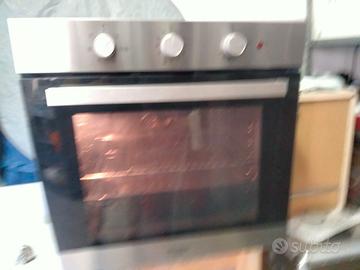 Forno elettrico ventilato Ariston a + 60 cm