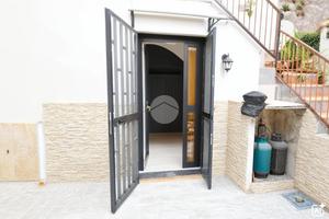 2 LOCALI A POLLENA TROCCHIA