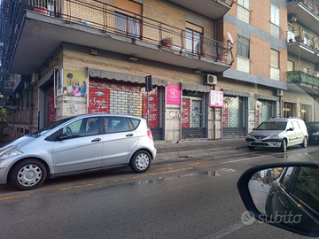 Locale commerciale 120 mq viale Lincoln 253