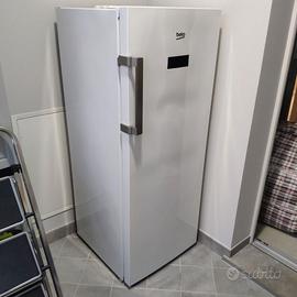 Congelatore verticale da 219 litri