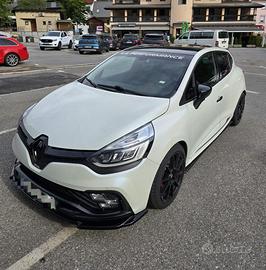 Renault clio rs trophy 220