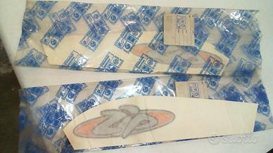 COPPIA TARGHETTE LATERALE ZIP PIAGGIO