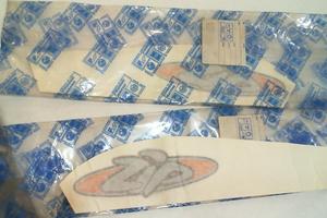 COPPIA TARGHETTE LATERALE ZIP PIAGGIO
