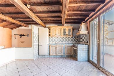 4 LOCALI A RONCIGLIONE