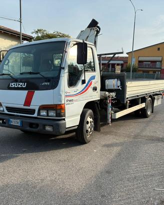 M158 - Isuzu patente C con gru 23 q 133000 km