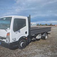 Nissan Cabstar Autocarro cassone fisso