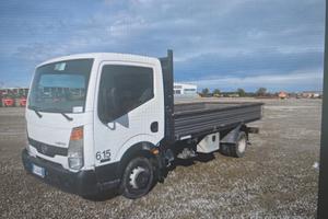 Nissan Cabstar Autocarro cassone fisso
