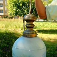 lampadario in ottone e vetro satinato