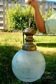 lampadario in ottone e vetro satinato