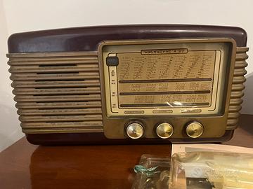 Radio a valvole d’epoca Magnadyne