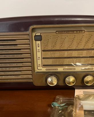 Radio a valvole d’epoca Magnadyne