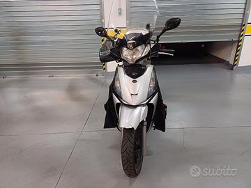 Kymco People GTI 300
