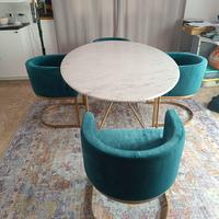 tavolo, sedie e tappeto