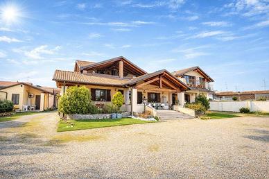 Villa di 380 m² con più di 5 locali e box auto dop