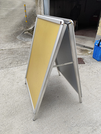 Espositore pubblicitario a cavalletto