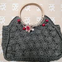 Borsa marrone design e intrecciato manici legno