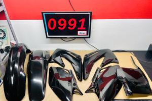 KIT PLASTICHE NERE HM 50 7 PZ