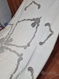 Coperta matrimoniale  beig in lino con pizzo Cantu