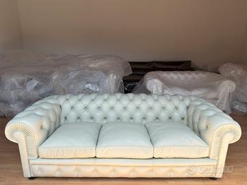 Divano Chester di Poltrona Frau grigio in pelle