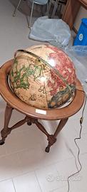 Mappamondo in legno antico