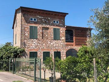 Casale con terreno agricolo