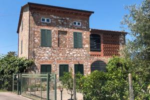 Casale con terreno agricolo