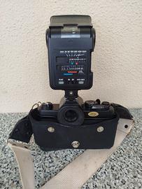 Fotocamera professionale  yashica FX 2000 con flas