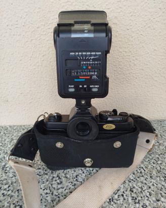 Fotocamera professionale  yashica FX 2000 con flas