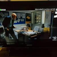 SAMSUNG TV 32' LCD mod.LE32B530P7W con base