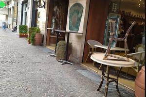 Fuorigrotta, Viale Augusto, ceditura storico Bar