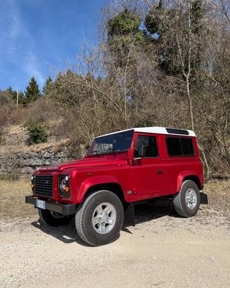 Land Rover Defender 90 2.2 TD4 IBRIDA