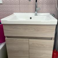 Mobile bagno nuovo con lavabo