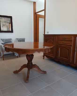 Tavolo in stile antico