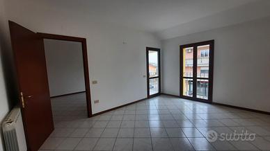 Polesella, centralissimo quadrilocale libero