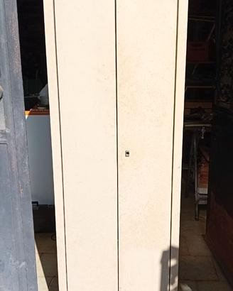 ARMADIETTO IN METALLO