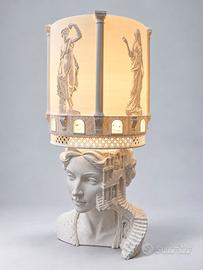 Lampada scultorea con busto e colonne