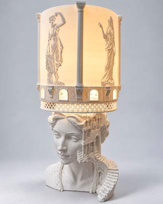 Lampada scultorea con busto e colonne