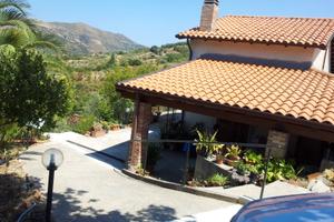 Villa immersa nel verde