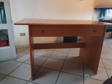scrivania in legno
