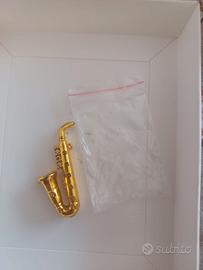 Sassofono in miniatura in plastica