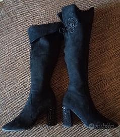 stivali in camoscio eleganti con strass 