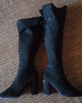 stivali in camoscio eleganti con strass 