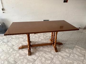 Tavolo rettangolare in legno