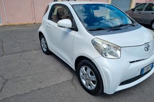 TOYOTA IQ